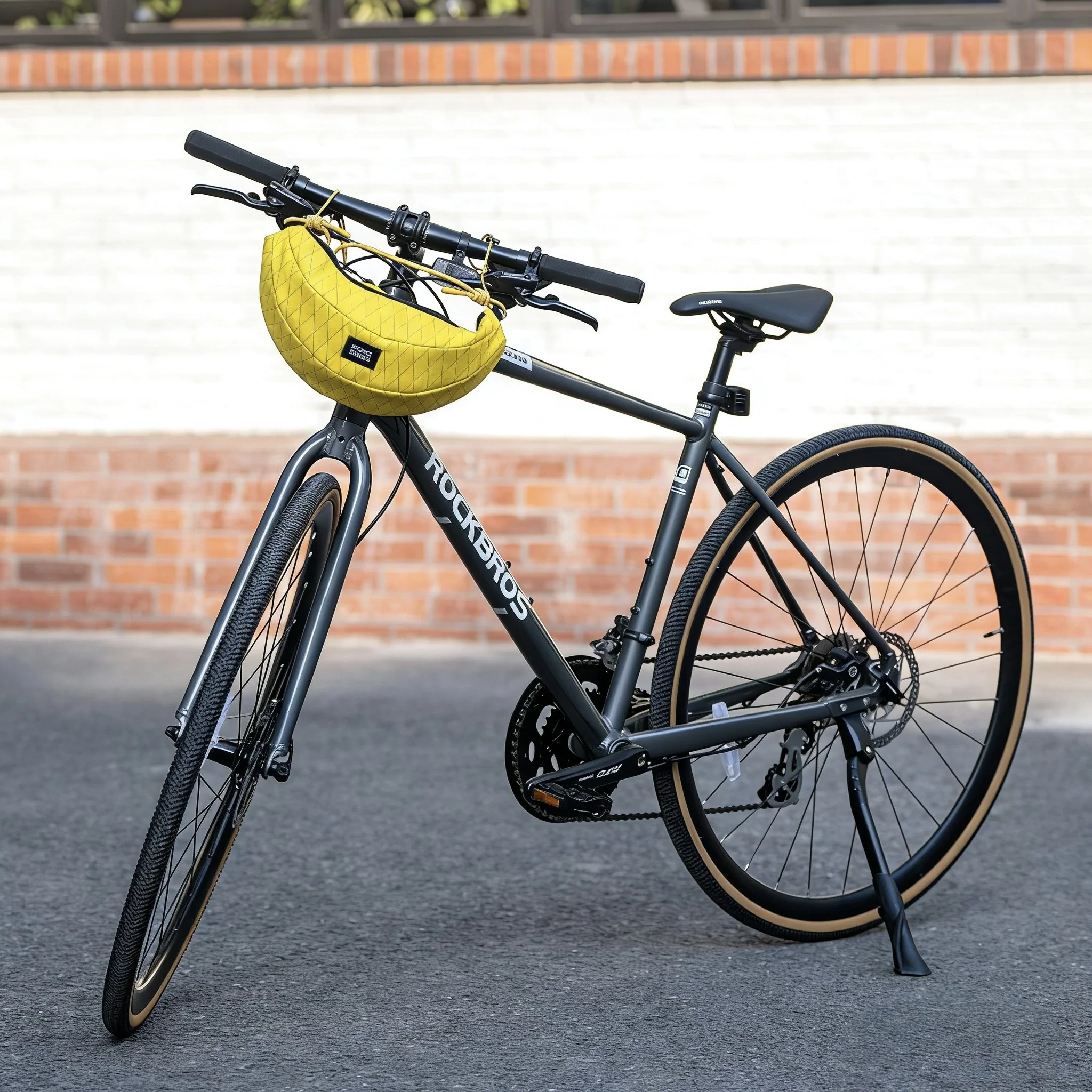 Banana Bike Handlebar Bag, Lightweight Crossbody Cycling Bag 1.8L - Image 8